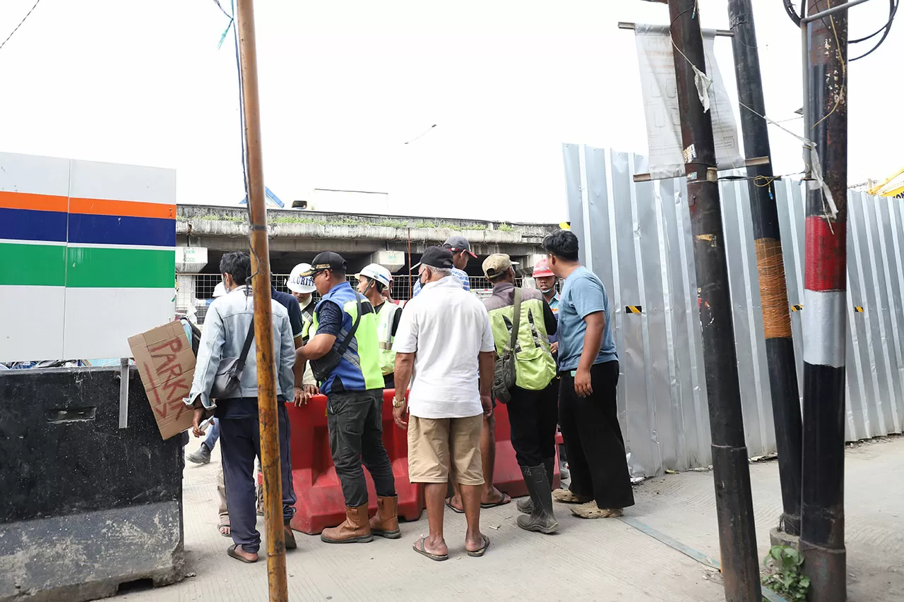 Akses Jalan Ditutup,...
