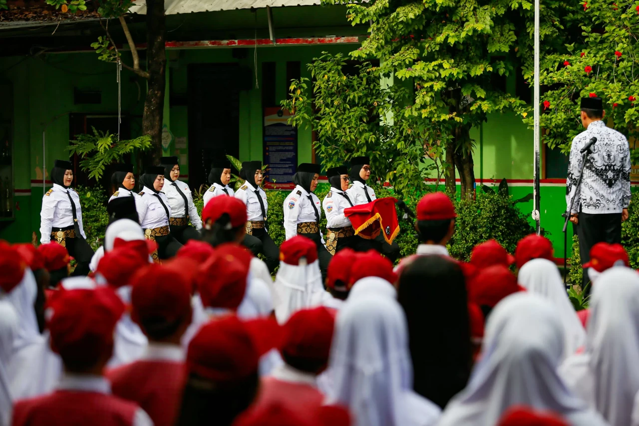 Orang Tua Murid Jadi...