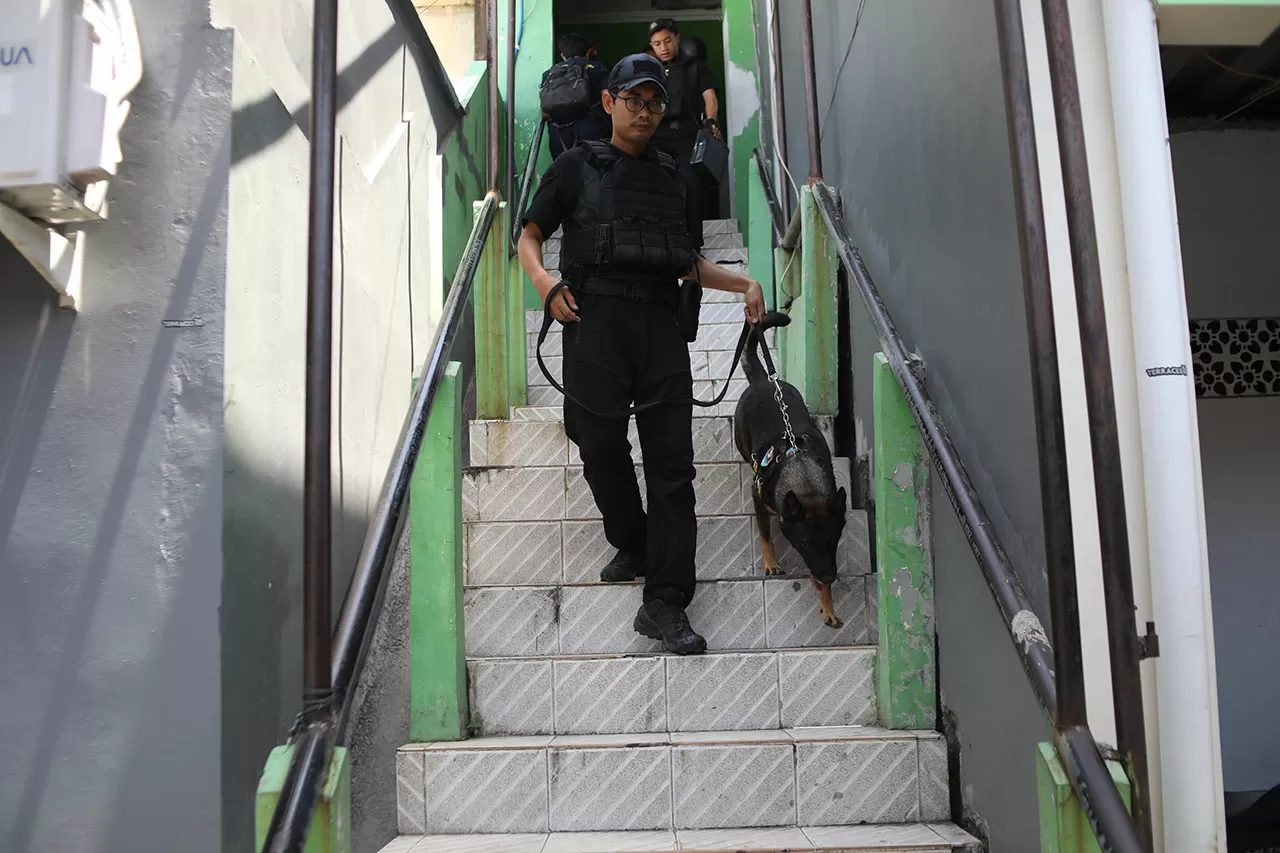 Penggerebekan Kampung...