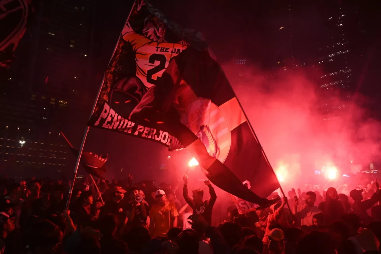 Ribuan Jakmania Meriahkan...