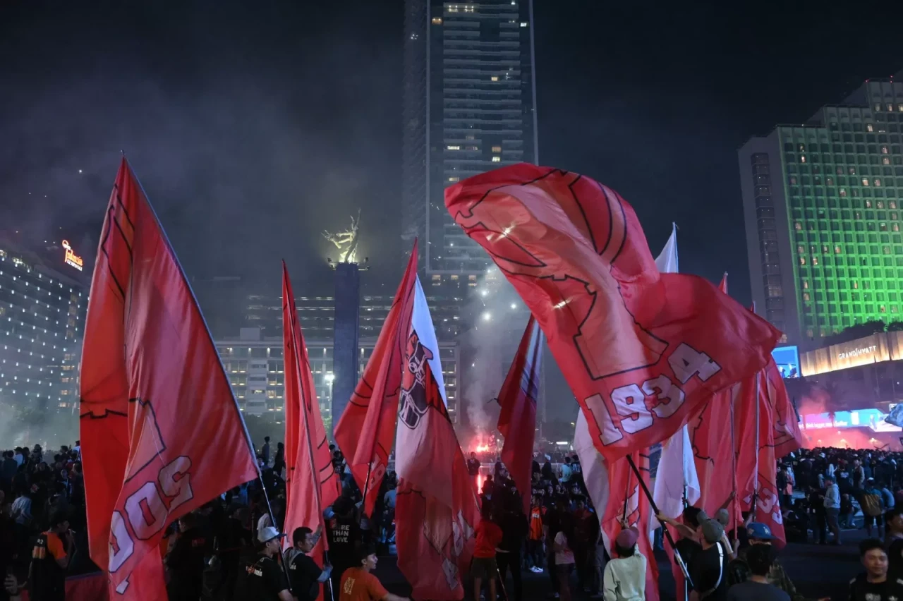 Ribuan Jakmania Meriahkan...