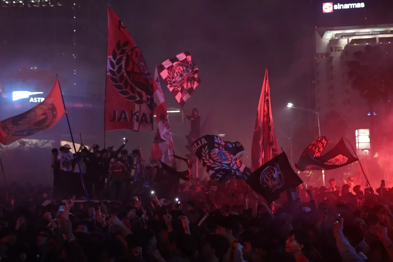 Ribuan Jakmania Meriahkan...