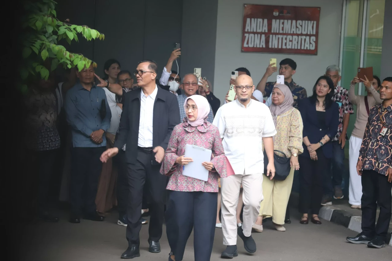 Momen Ira Puspadewi...