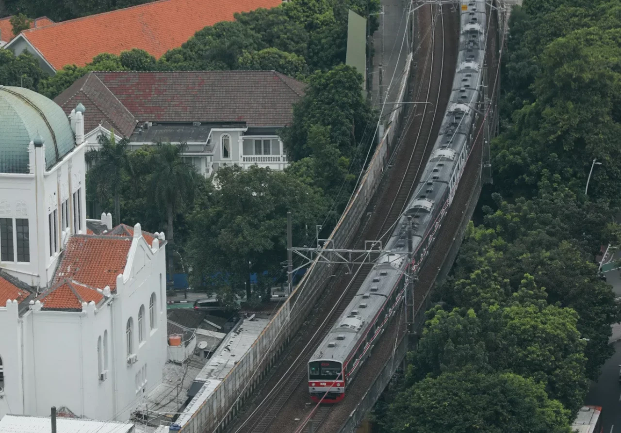 KRL 24 Jam Masih Dikaji,...