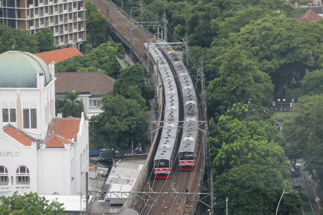KRL 24 Jam Masih Dikaji,...