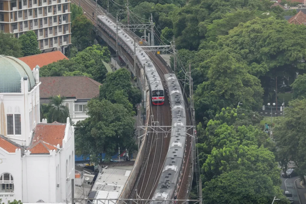 KRL 24 Jam Masih Dikaji,...