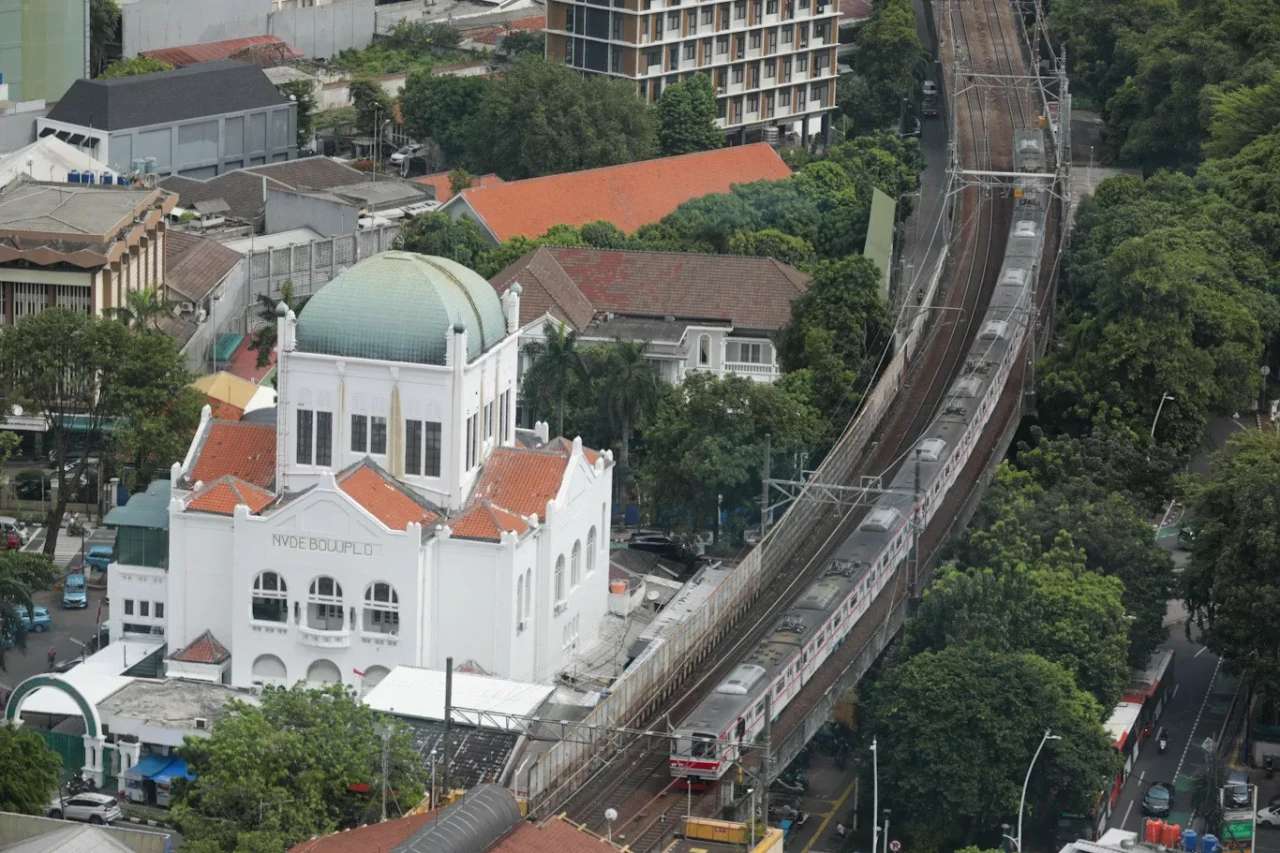 KRL 24 Jam Masih Dikaji,...