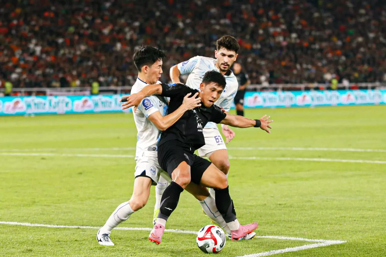 Persija Rayakan HUT...
