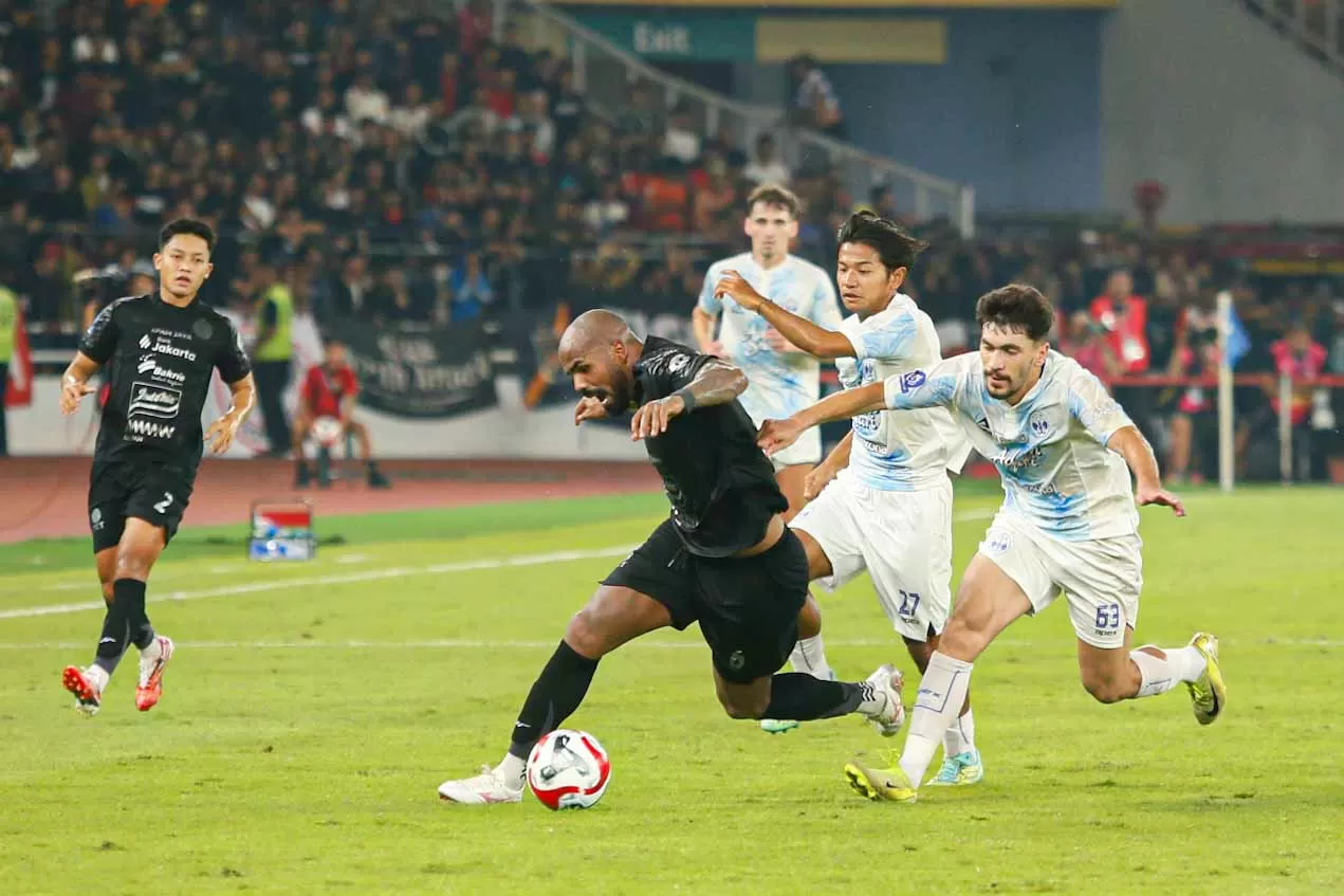 Persija Rayakan HUT...