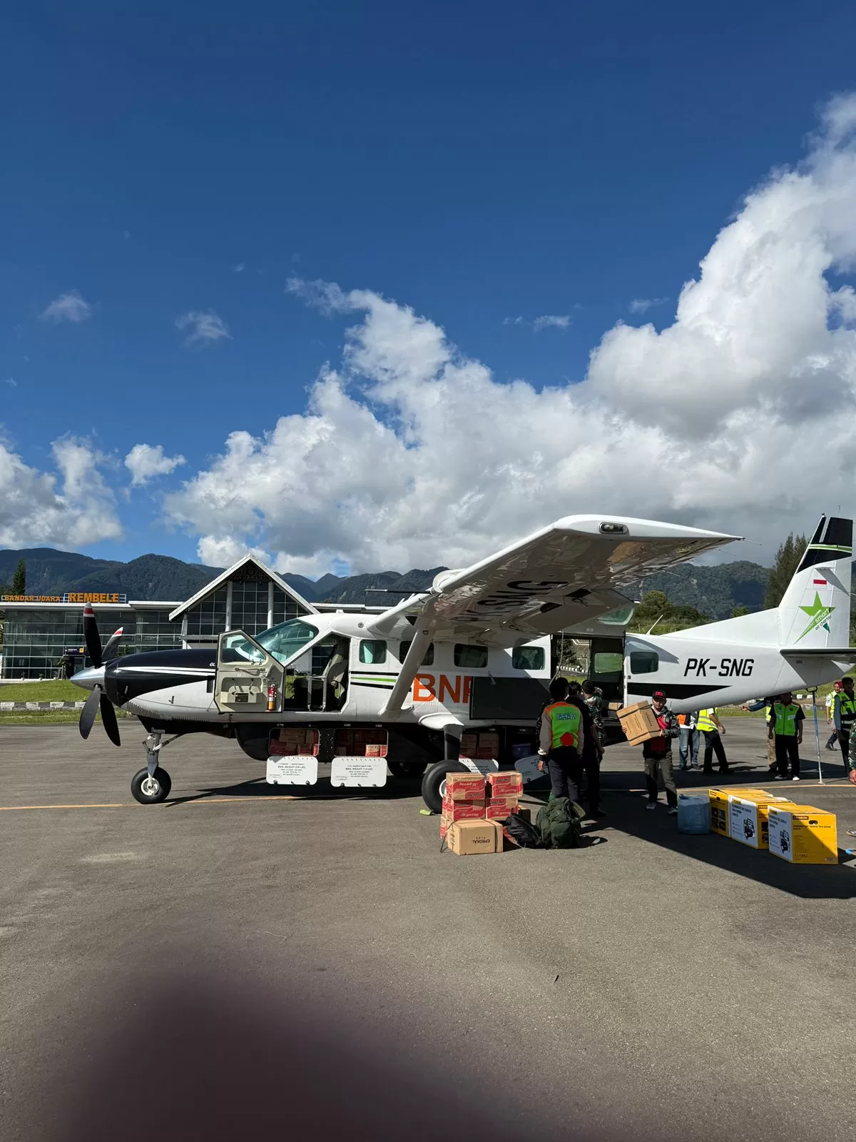 BNPB Kerahkan Helikopter...