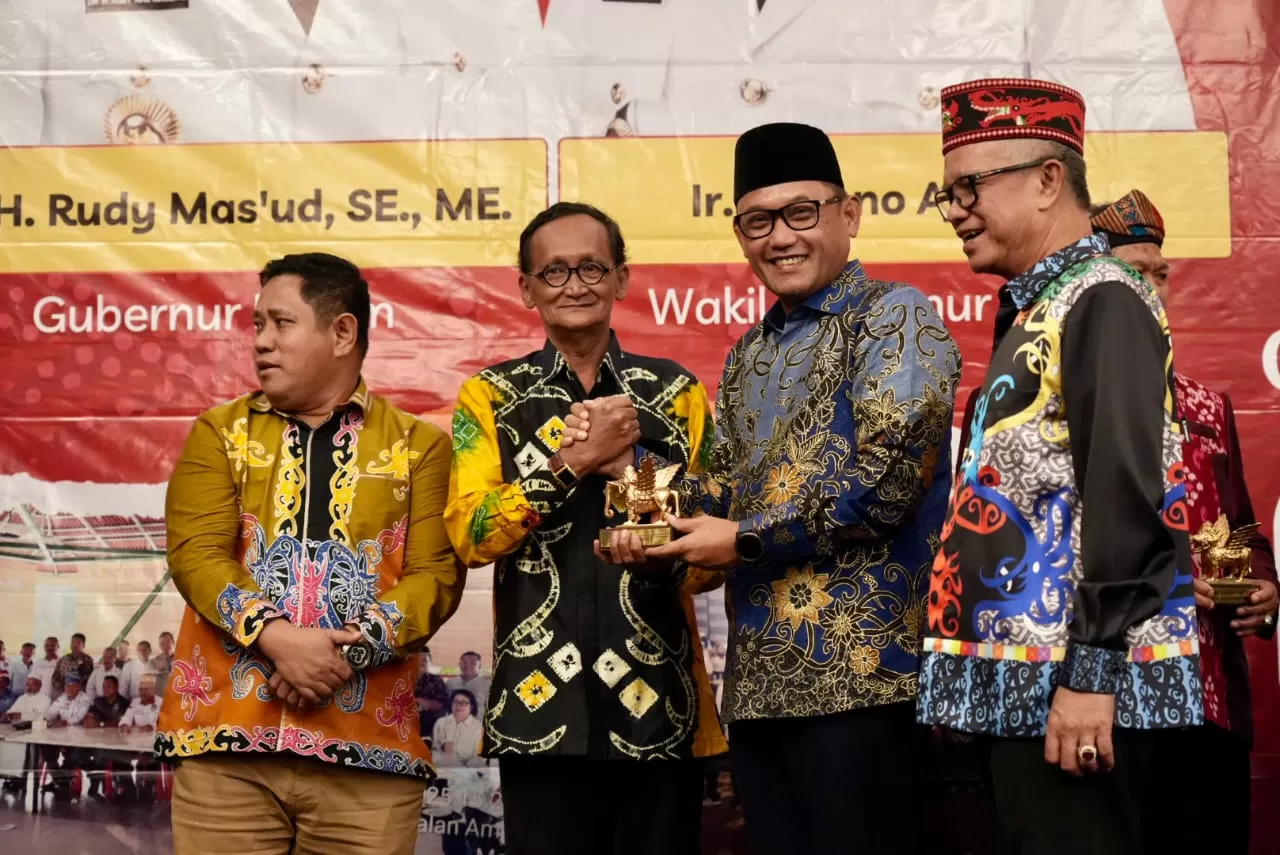 Seno Aji: Bhinneka Tunggal...