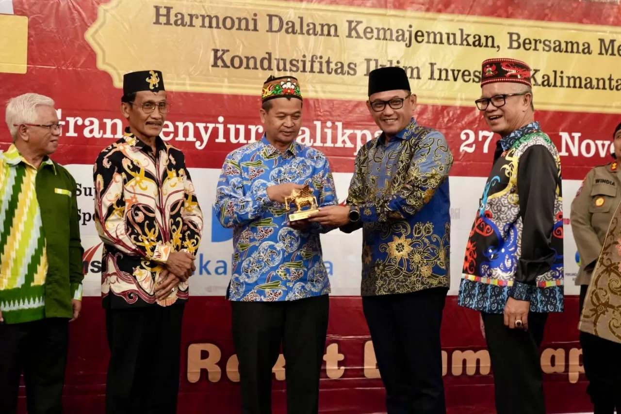 Seno Aji: Bhinneka Tunggal...