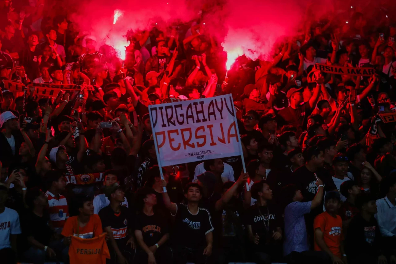 56 Ribu Jakmania Berikan...