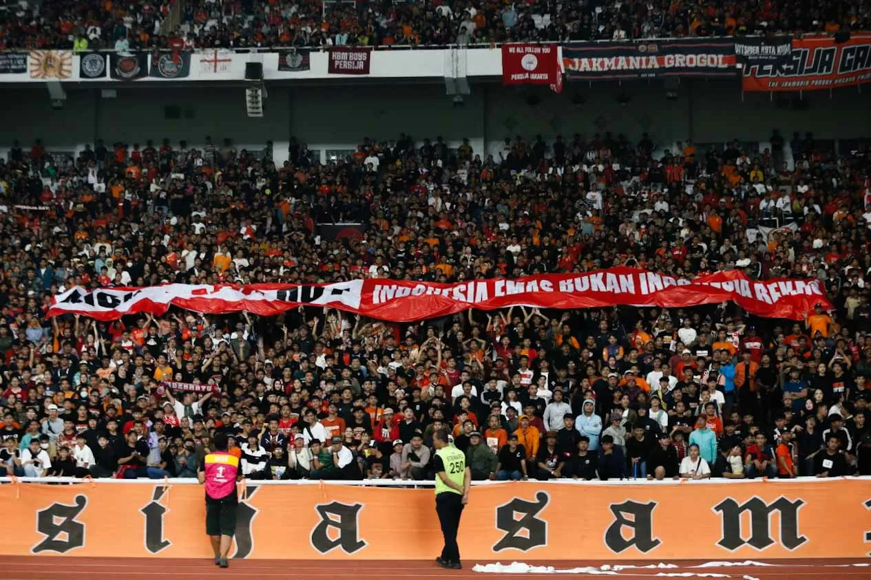 56 Ribu Jakmania Berikan...