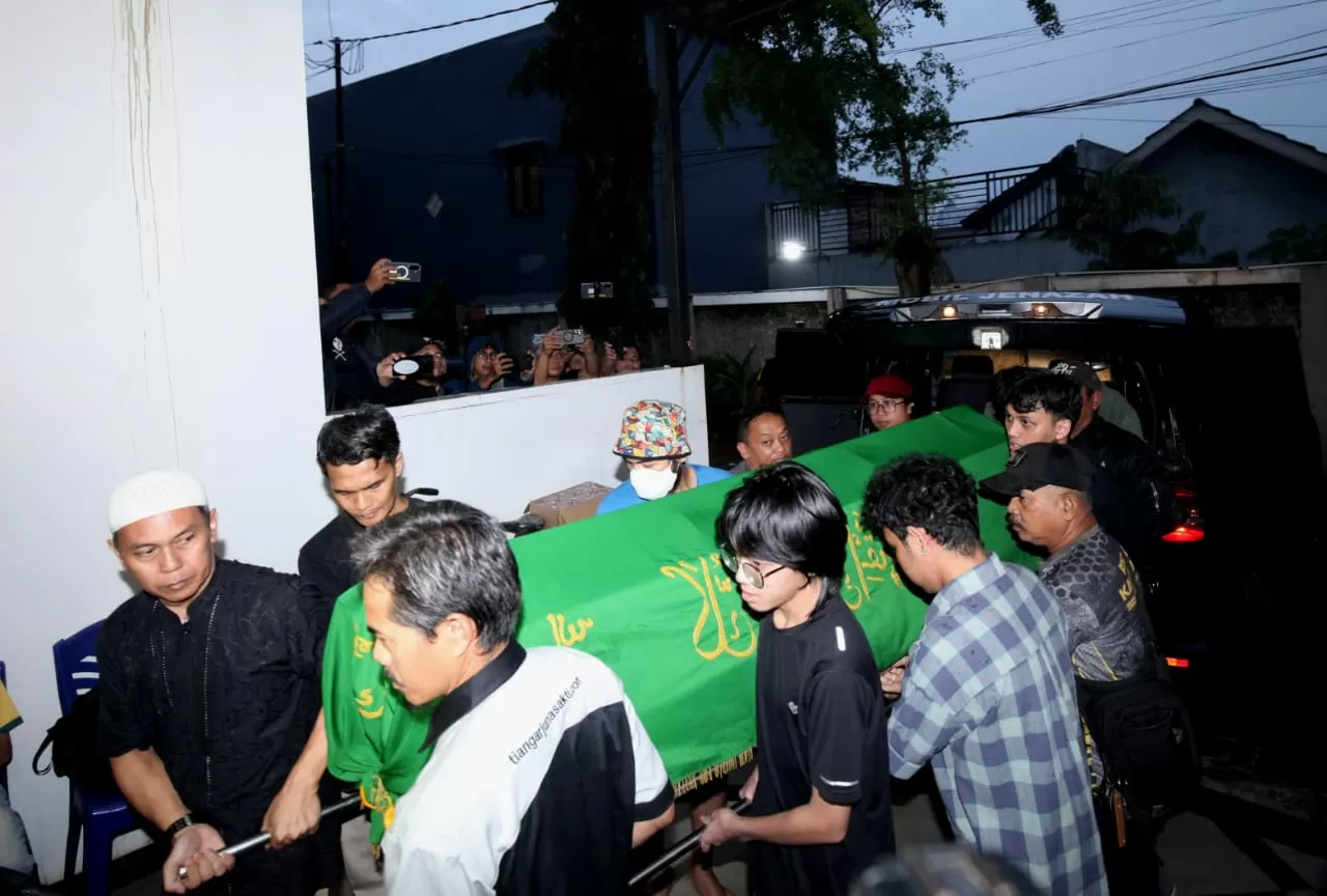 Tangis Pecah Saat Jenazah...