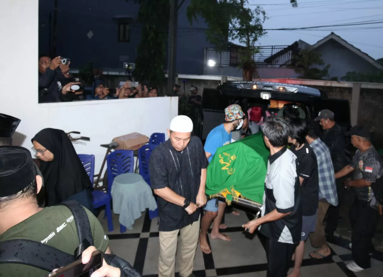 Tangis Pecah Saat Jenazah...