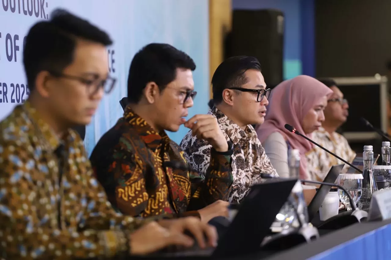 Ekonom Bank Mandiri...
