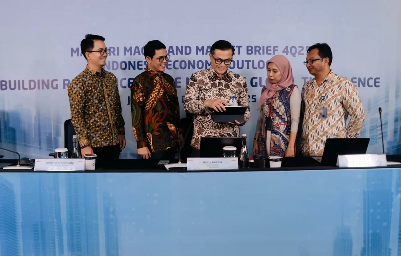 Ekonom Bank Mandiri...