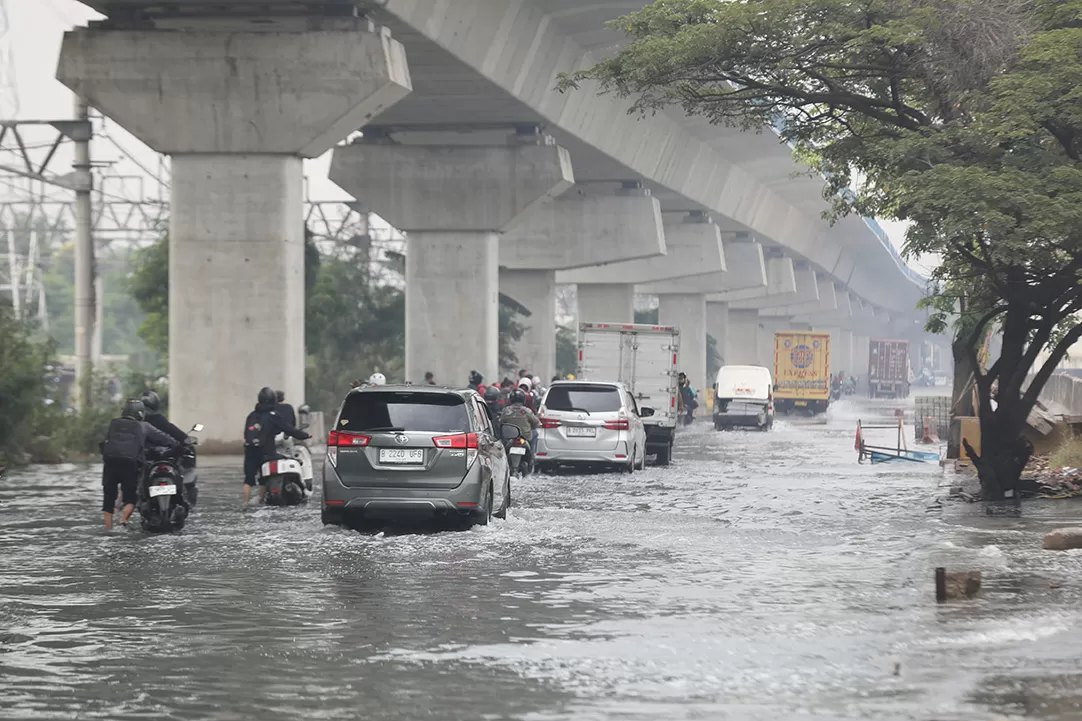 Banjir Rob Genangi Jakarta...