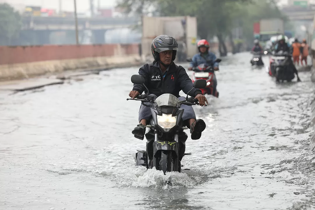 Banjir Rob Genangi Jakarta...