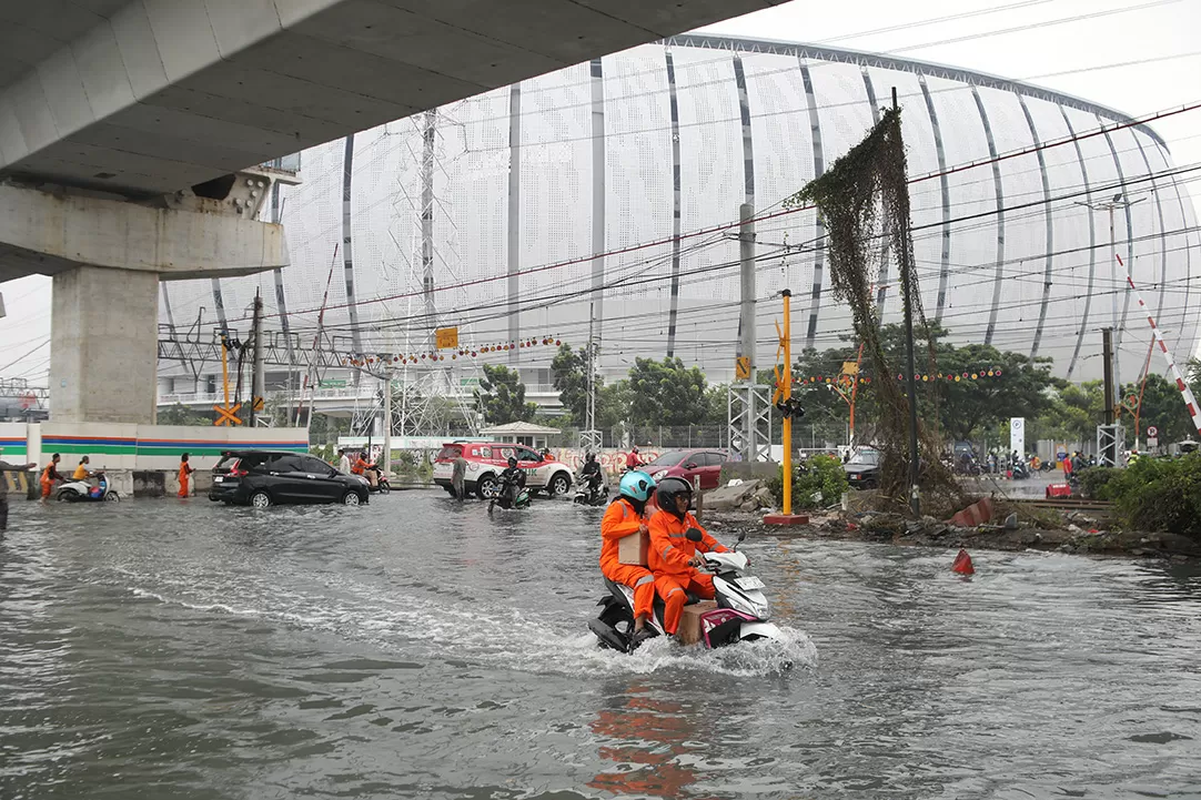 Banjir Rob Genangi Jakarta...