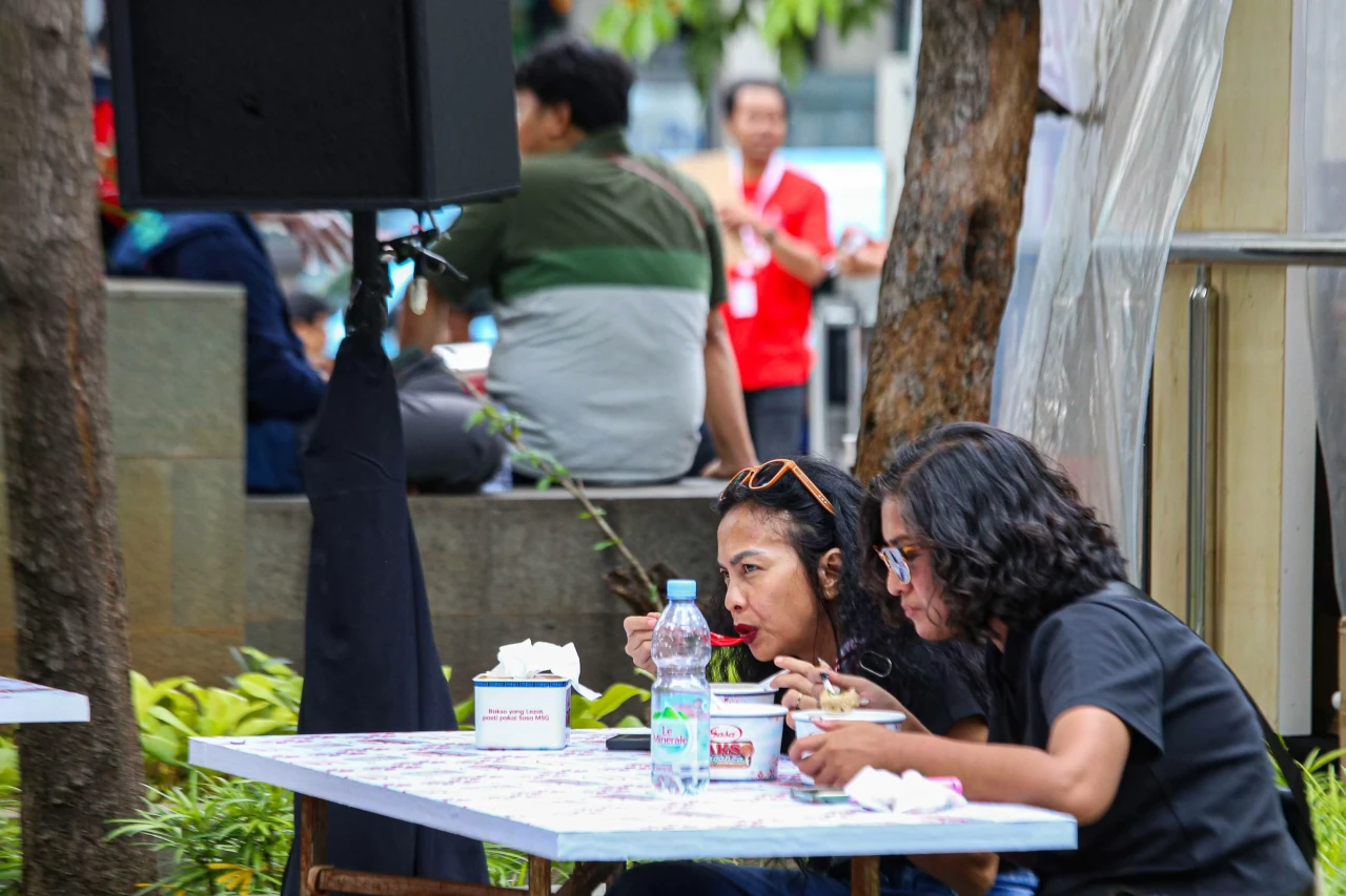 Puluhan Penjual Unjuk...