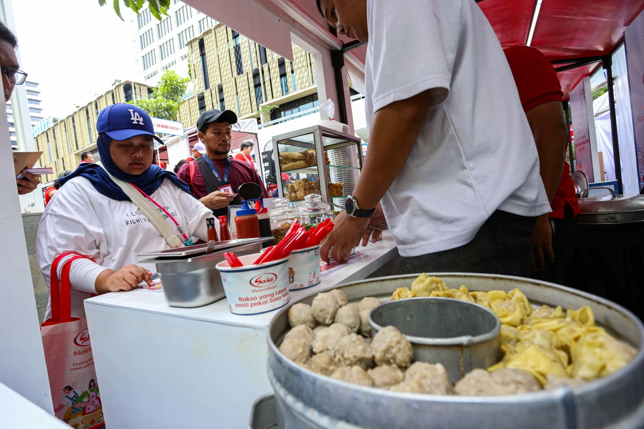 Puluhan Penjual Unjuk...