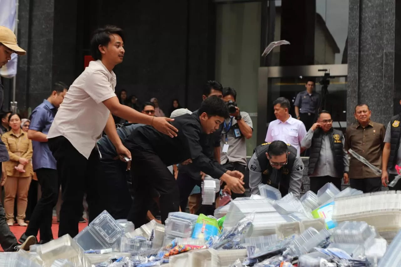 DJKI Kemenkumham Musnahkan...