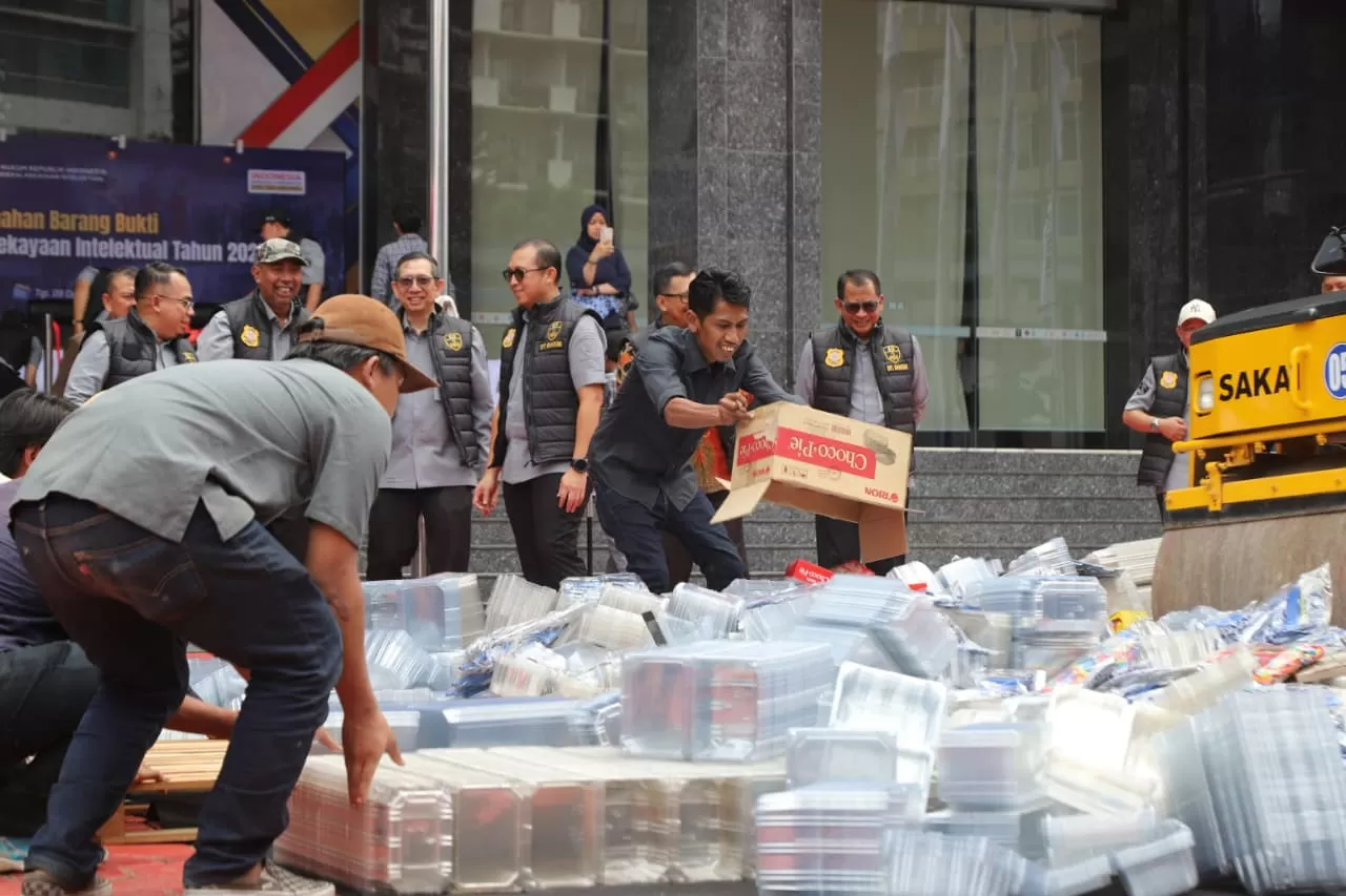 DJKI Kemenkumham Musnahkan...
