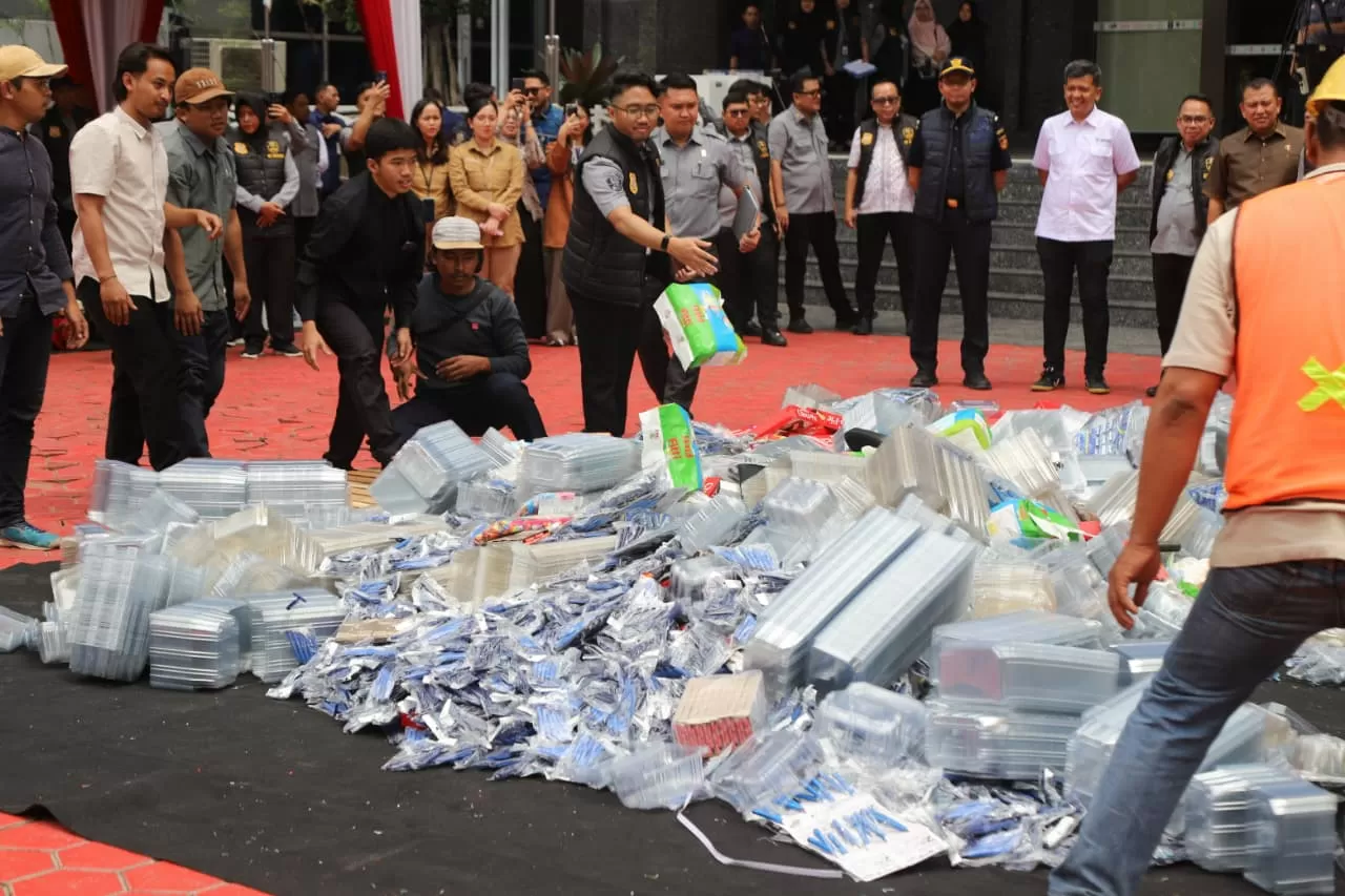DJKI Kemenkumham Musnahkan...