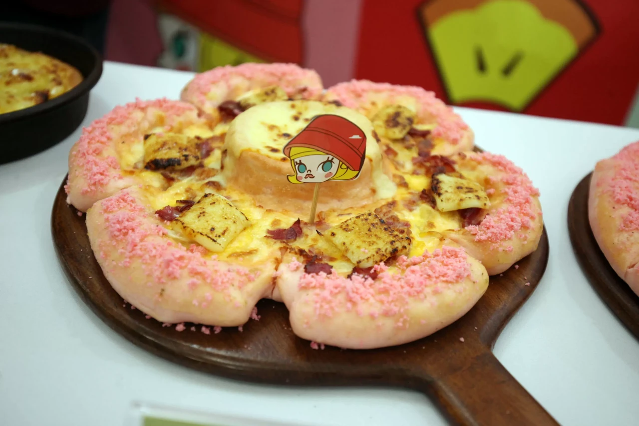 Kolaborasi Pizza Hut...