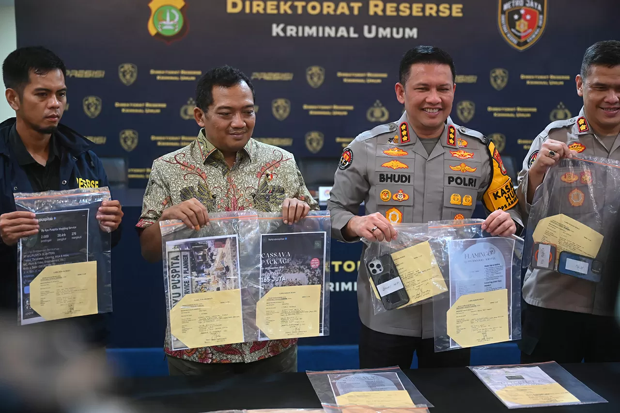 Kasus Penipuan WO Ayu...