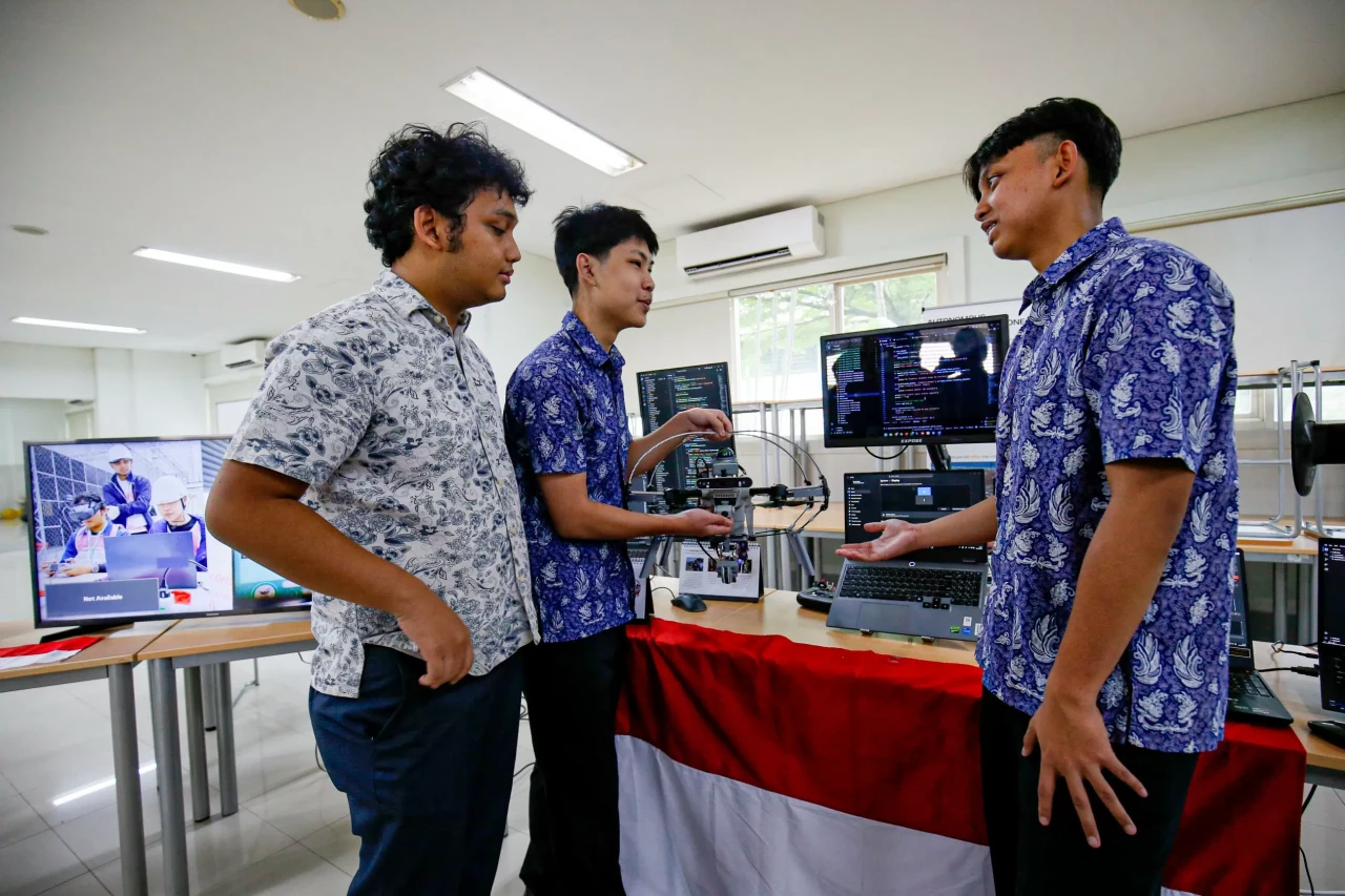 Tiga Pelajar SMA Kembangkan...