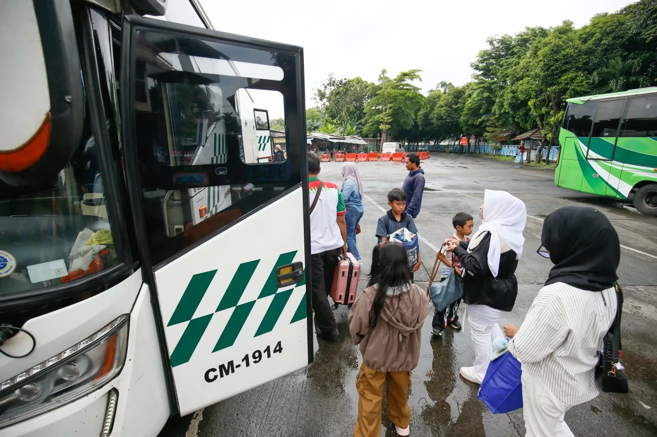 Arus Penumpang di Terminal...