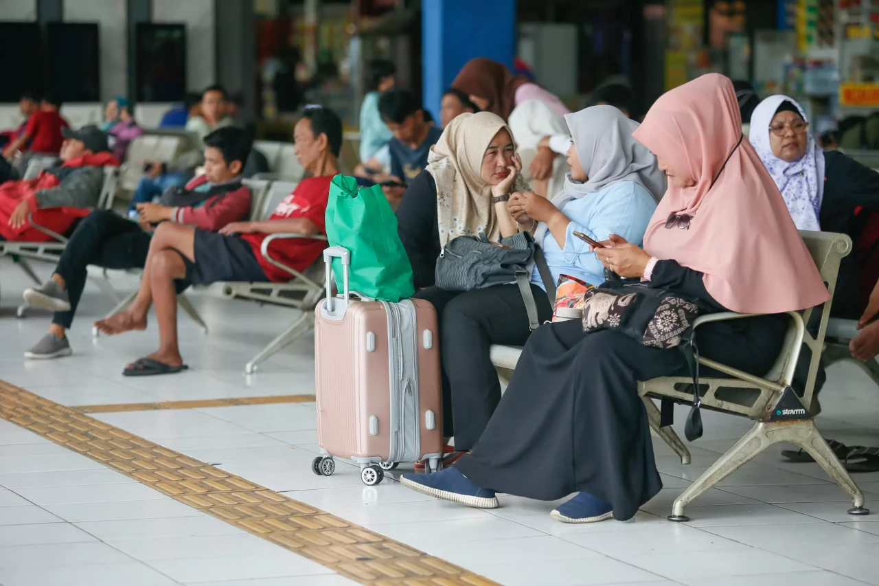 Arus Penumpang di Terminal...
