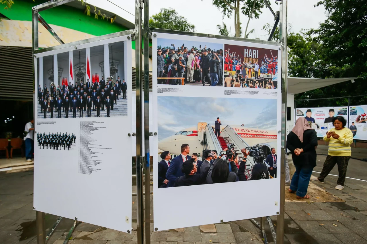 Melihat Pameran Karya...