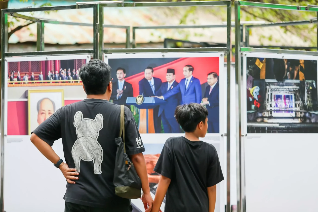 Melihat Pameran Karya...