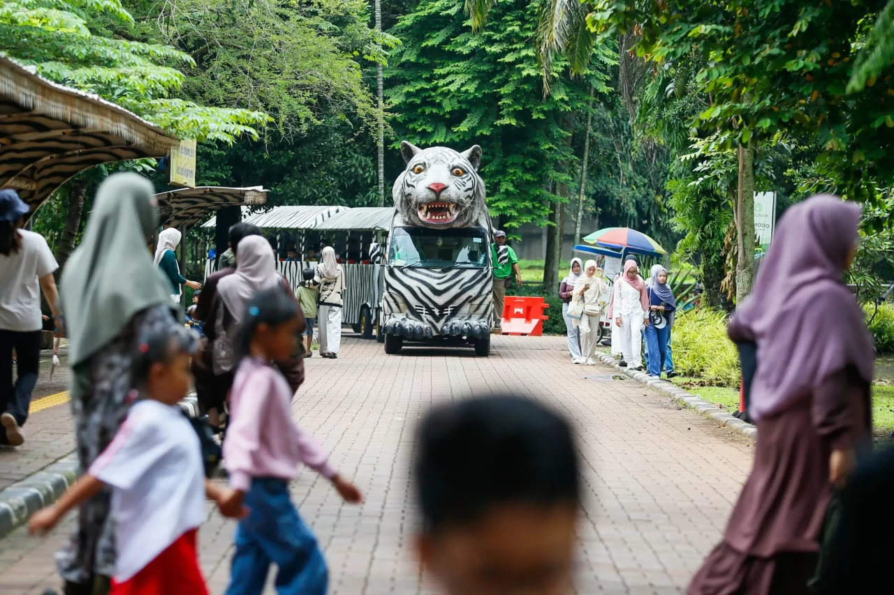 Pengunjung Taman Margasatwa...