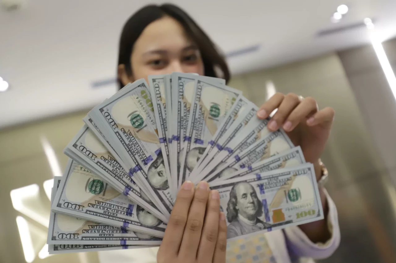 Dolar AS Menguat Usai...