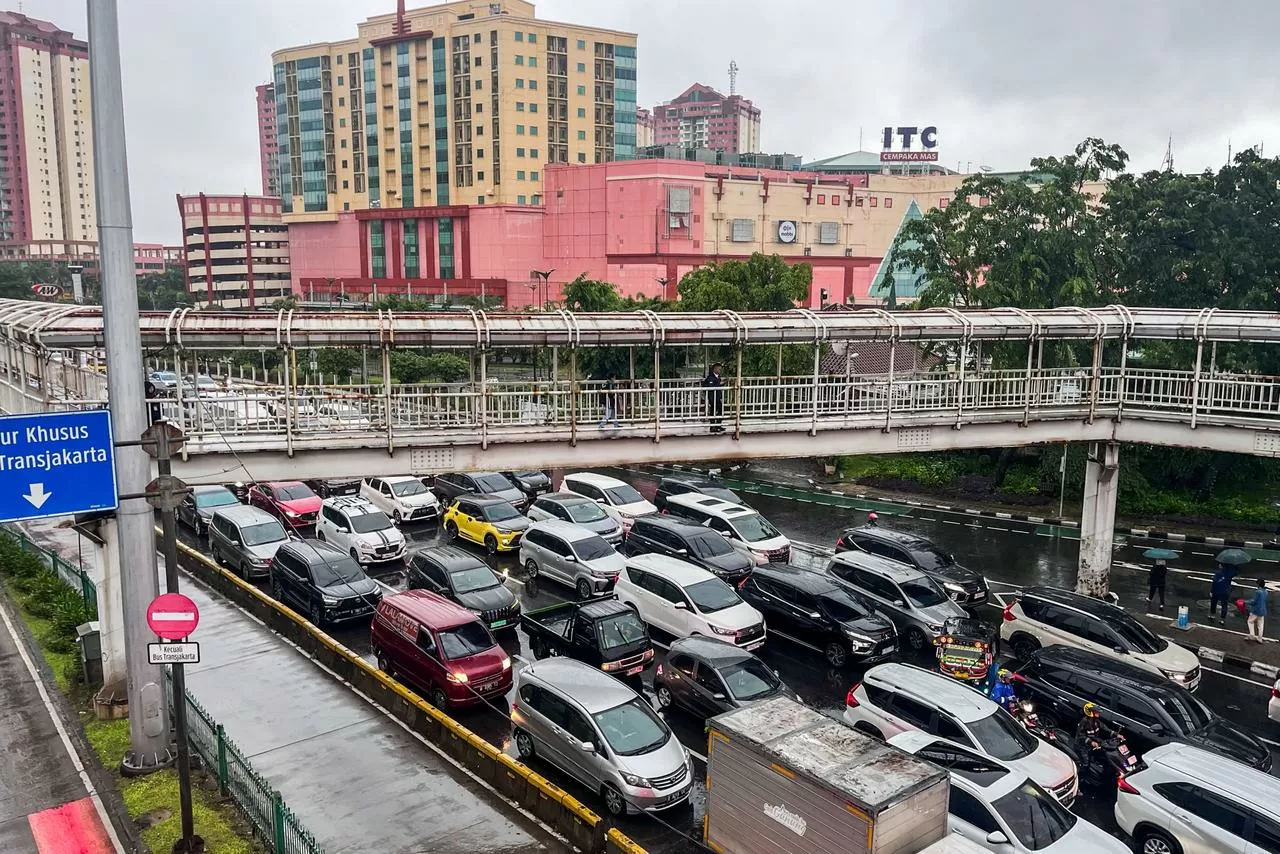 Hujan dan Banjir, Jalan...