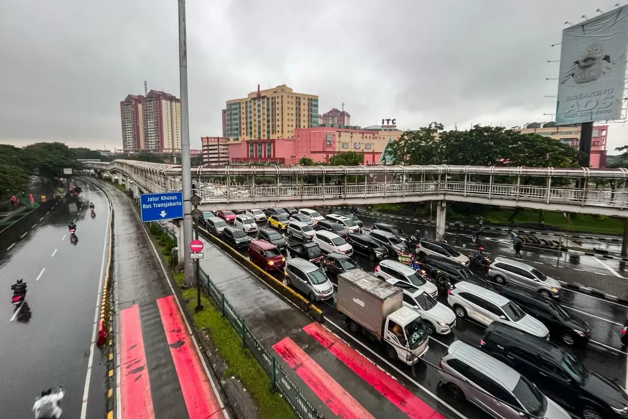 Hujan dan Banjir, Jalan...