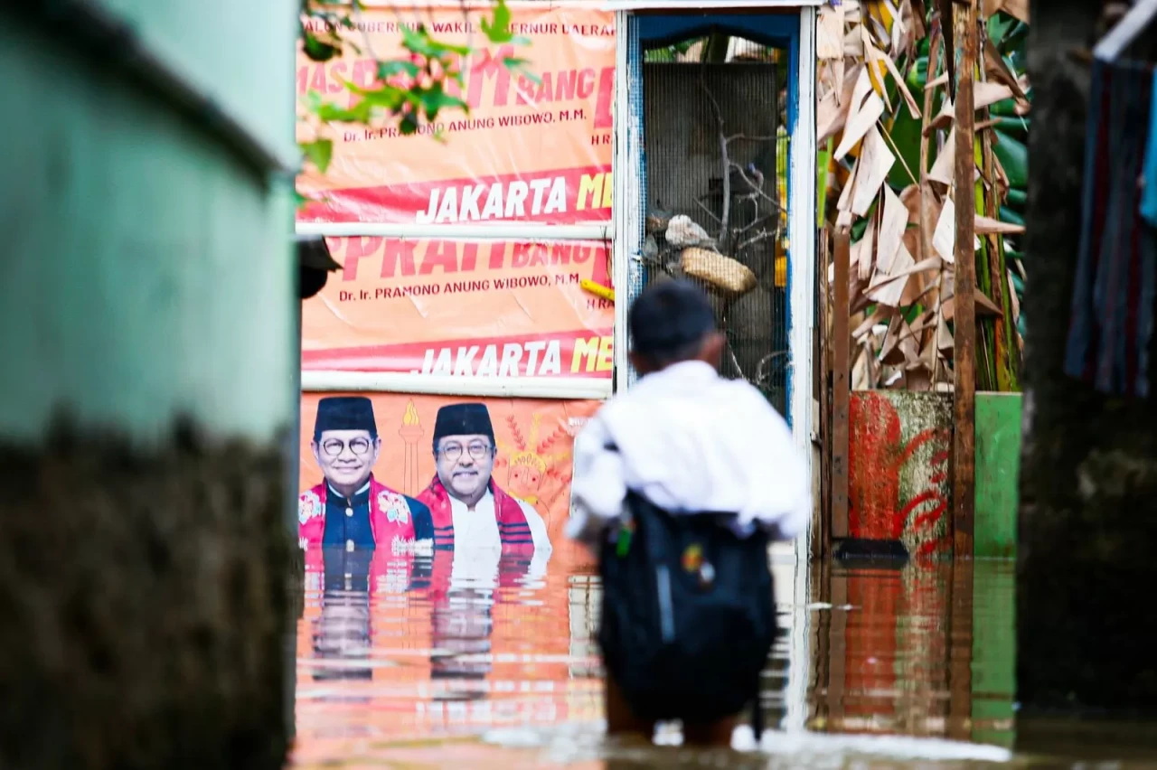 Hujan Lebat Sebabkan...