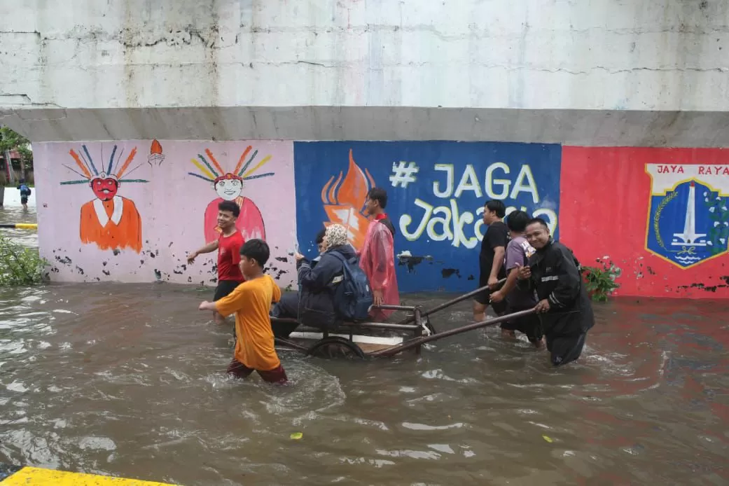 Banjir Lumpuhkan Kawasan...