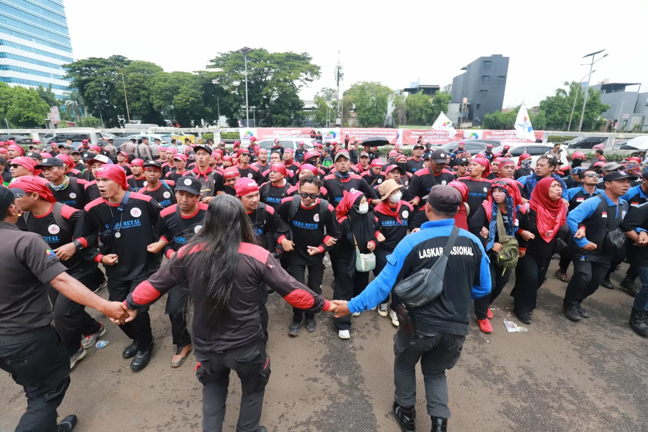 Aksi Buruh di Gedung...
