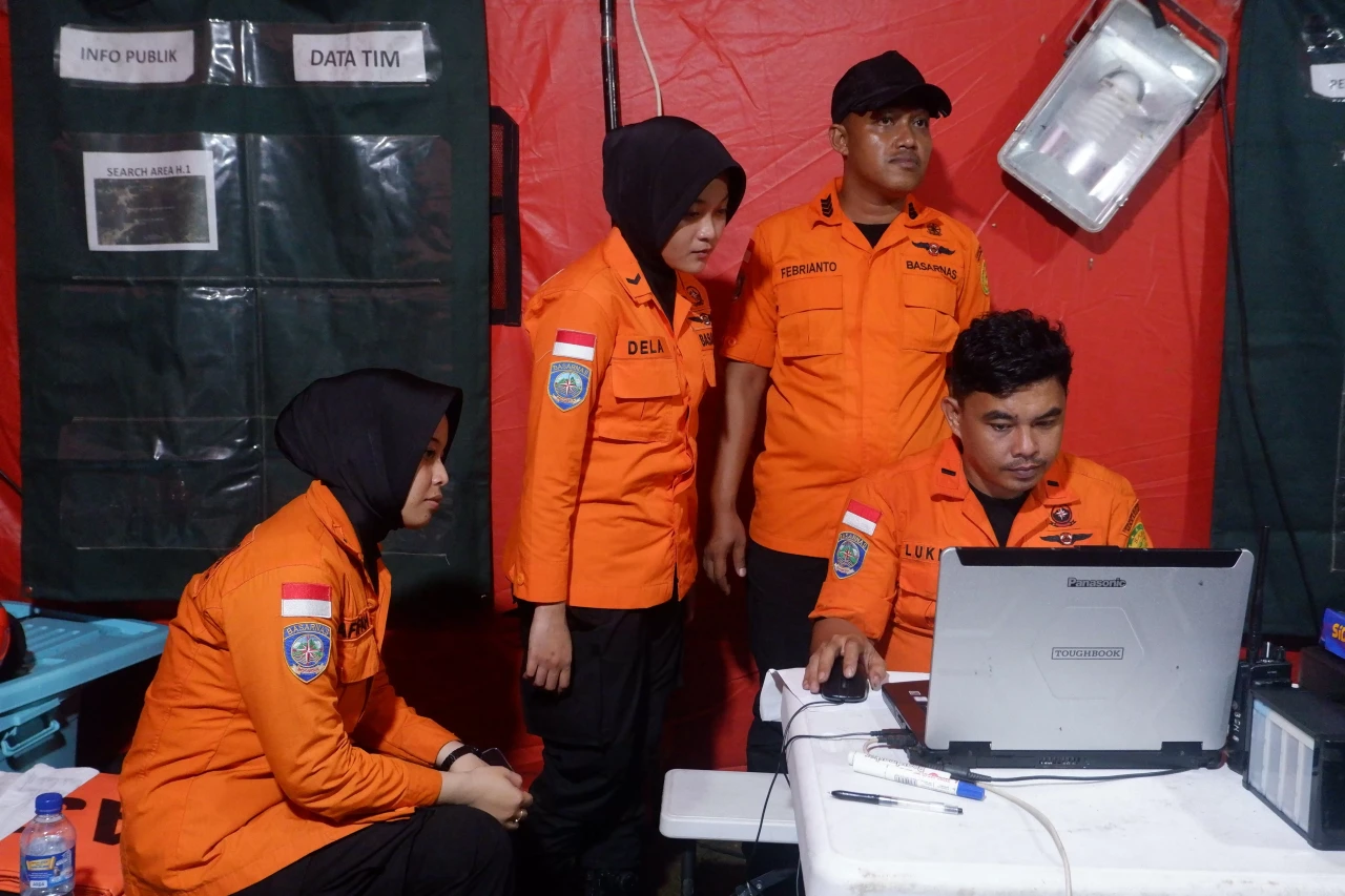 Pencarian Pesawat Hilang...