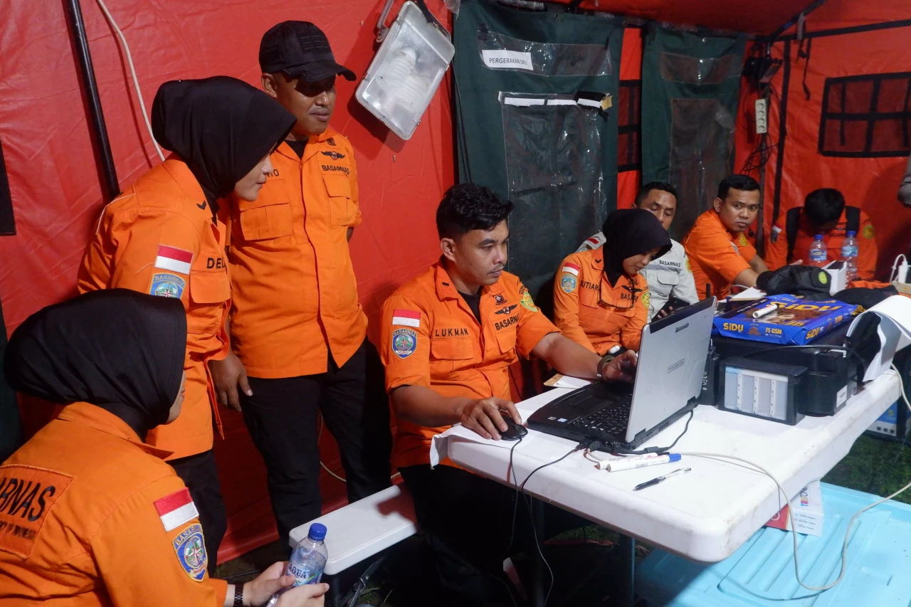 Pencarian Pesawat Hilang...