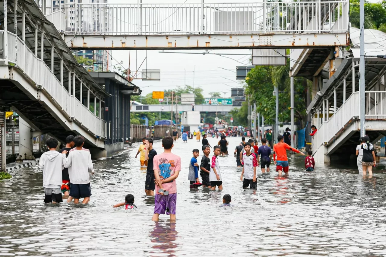 Banjir Rendam Jalan...