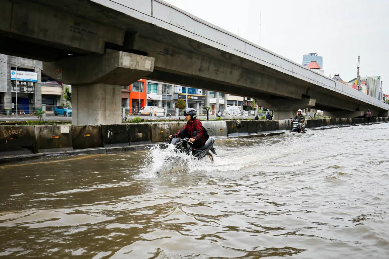 Hujan Deras Picu Banjir...