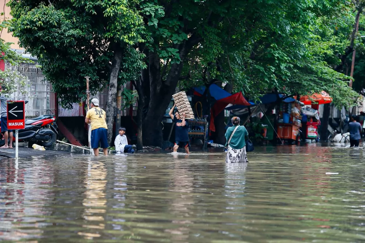 Hujan Deras Picu Banjir...