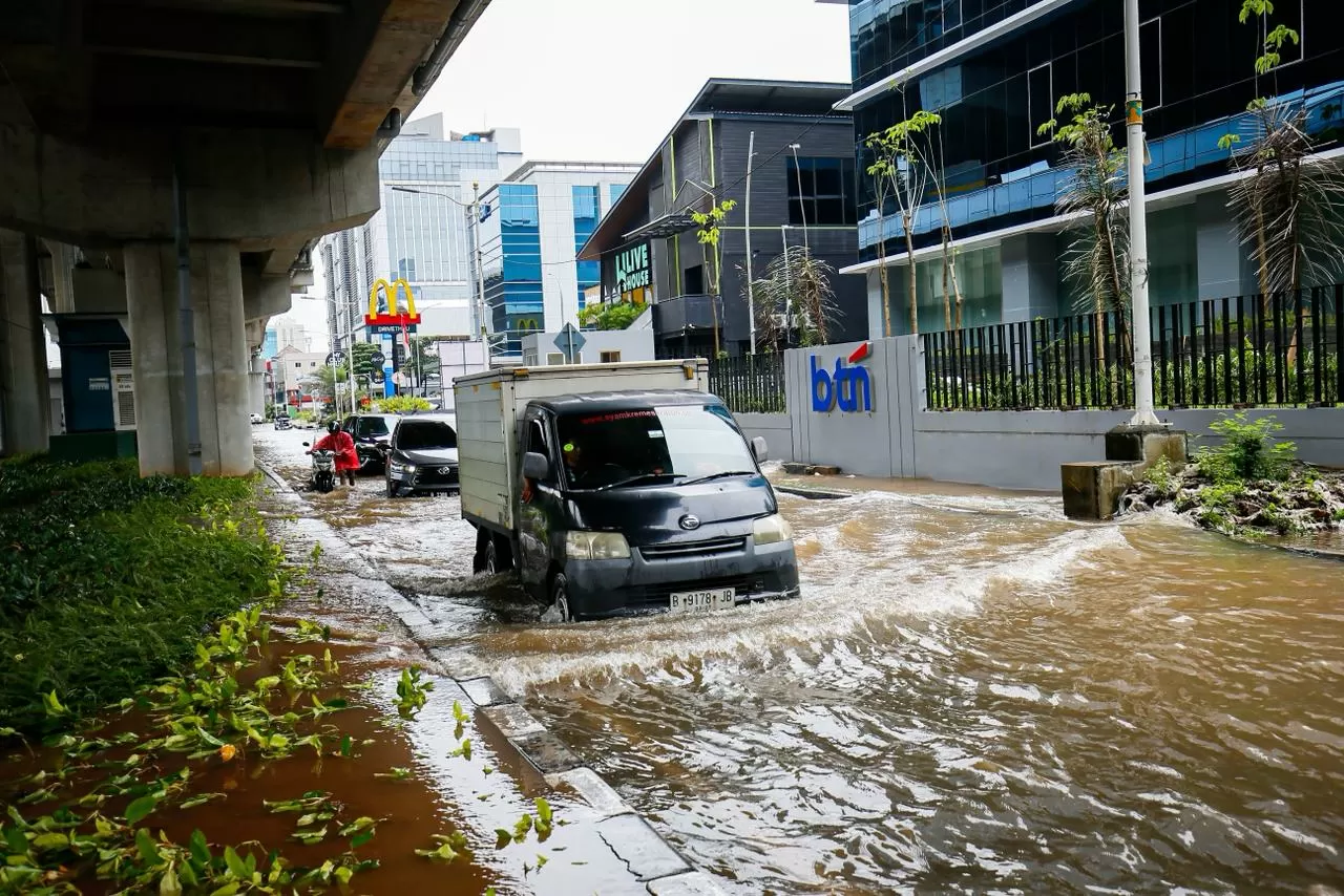 Hujan Deras Picu Banjir...